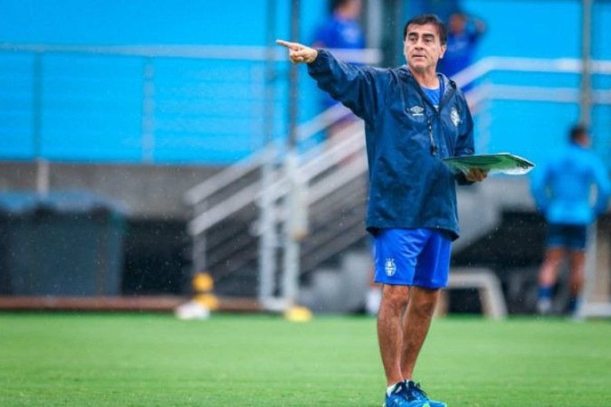 Gustavo Quinteros tem possibilidades de sofrer graves punições e ser baixa para o Grêmio em finais do Gauchão - (crédito: Foto: Lucas Uebel / Grêmio FBPA) Gustavo Quinteros tem possibilidades de sofrer graves punições e ser baixa para o Grêmio em finais do Gauchão - (crédito: Foto: Lucas Uebel / Grêmio FBPA)