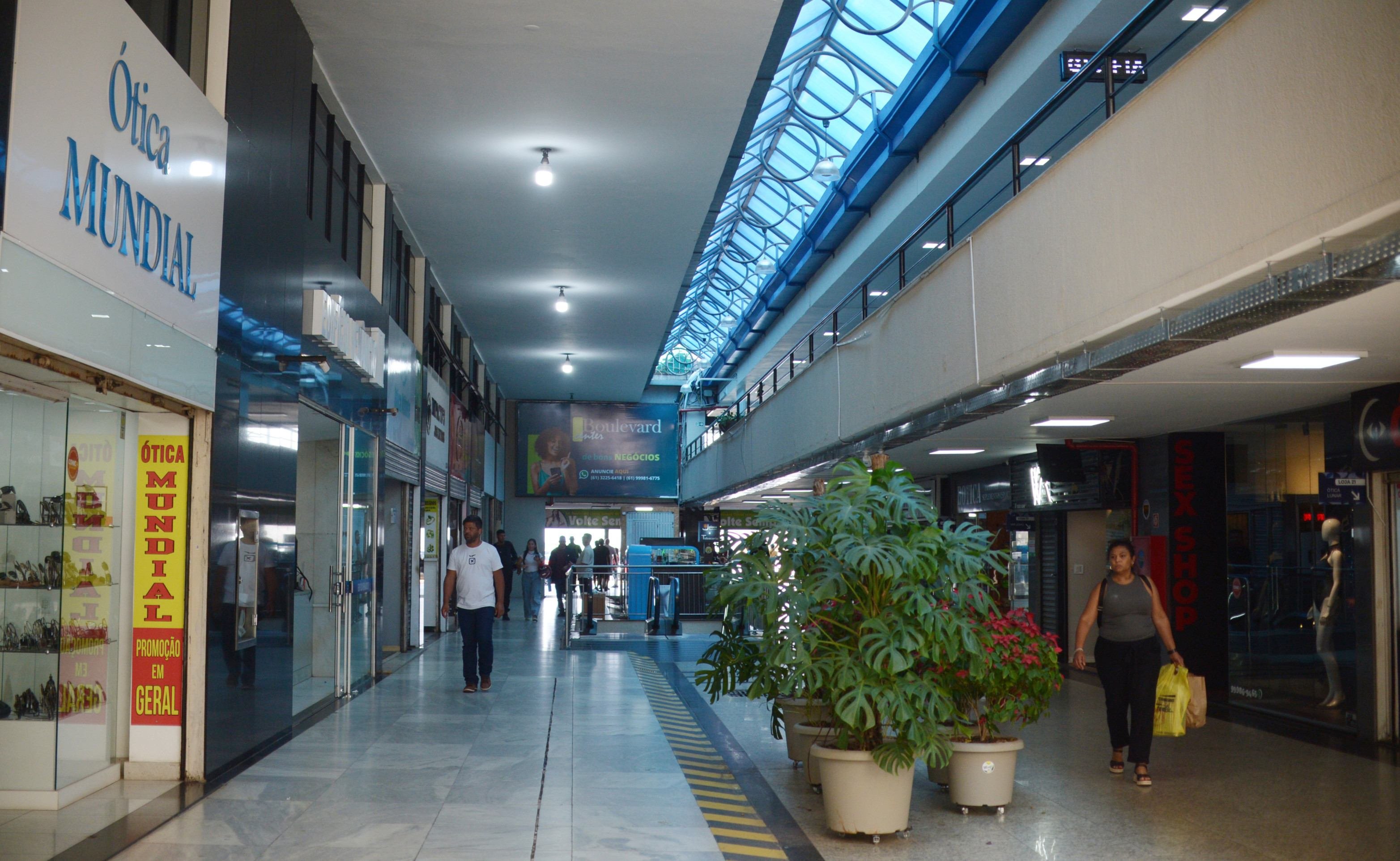  06/03/2025. Ed Alves CB/DA Press. Cidades. Conic - Utopia. Comercio em decadencia. 