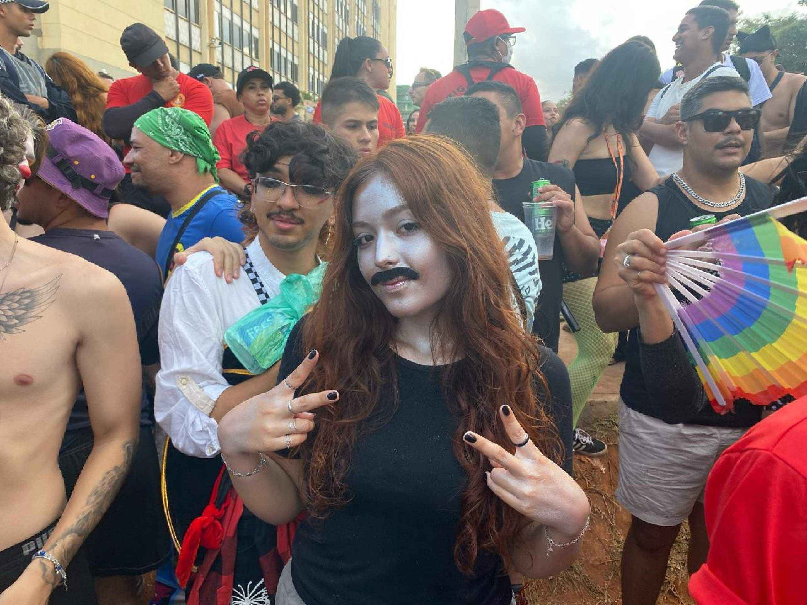 Michelle Alves pretende repetir fantasia de Freddy Mercury prateado