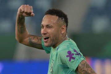 Convocação de Neymar levanta mais dúvidas: pode ser titular ou se adaptará à reserva? - (crédito: Nelson Almeida/AFP) Convocação de Neymar levanta mais dúvidas: pode ser titular ou se adaptará à reserva? - (crédito: Nelson Almeida/AFP)