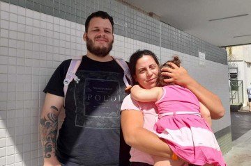 Layse Maiana e o marido, Diogo Viana, aguardaram seis horas no HRSM