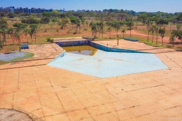 Antiga piscina de ondas, no Parque da Cidade. 