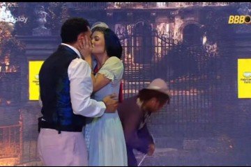 BBB25: Vitória e Vinícius dão selinho na Festa do Líder e web reage