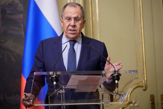O chanceler russo Serguei Lavrov se encontrou com Kim Jong-un e defendeu o turismo como ponte entre os dois países - (crédito: Pavel Bednyakov/AFP) O chanceler russo Serguei Lavrov se encontrou com Kim Jong-un e defendeu o turismo como ponte entre os dois países - (crédito: Pavel Bednyakov/AFP)