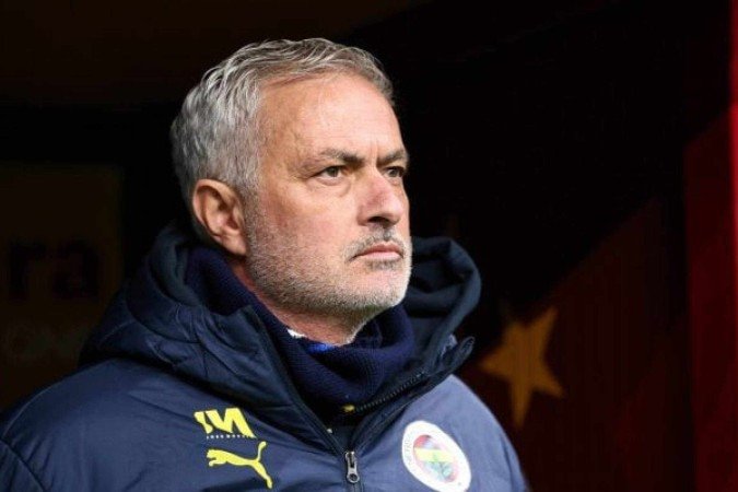 José Mourinho protagoniza polêmica na Turquia após clássico entre Fenerbahçe e Galatasaray - (crédito: Foto: Ahmad Mora/Getty Images) José Mourinho protagoniza polêmica na Turquia após clássico entre Fenerbahçe e Galatasaray - (crédito: Foto: Ahmad Mora/Getty Images)