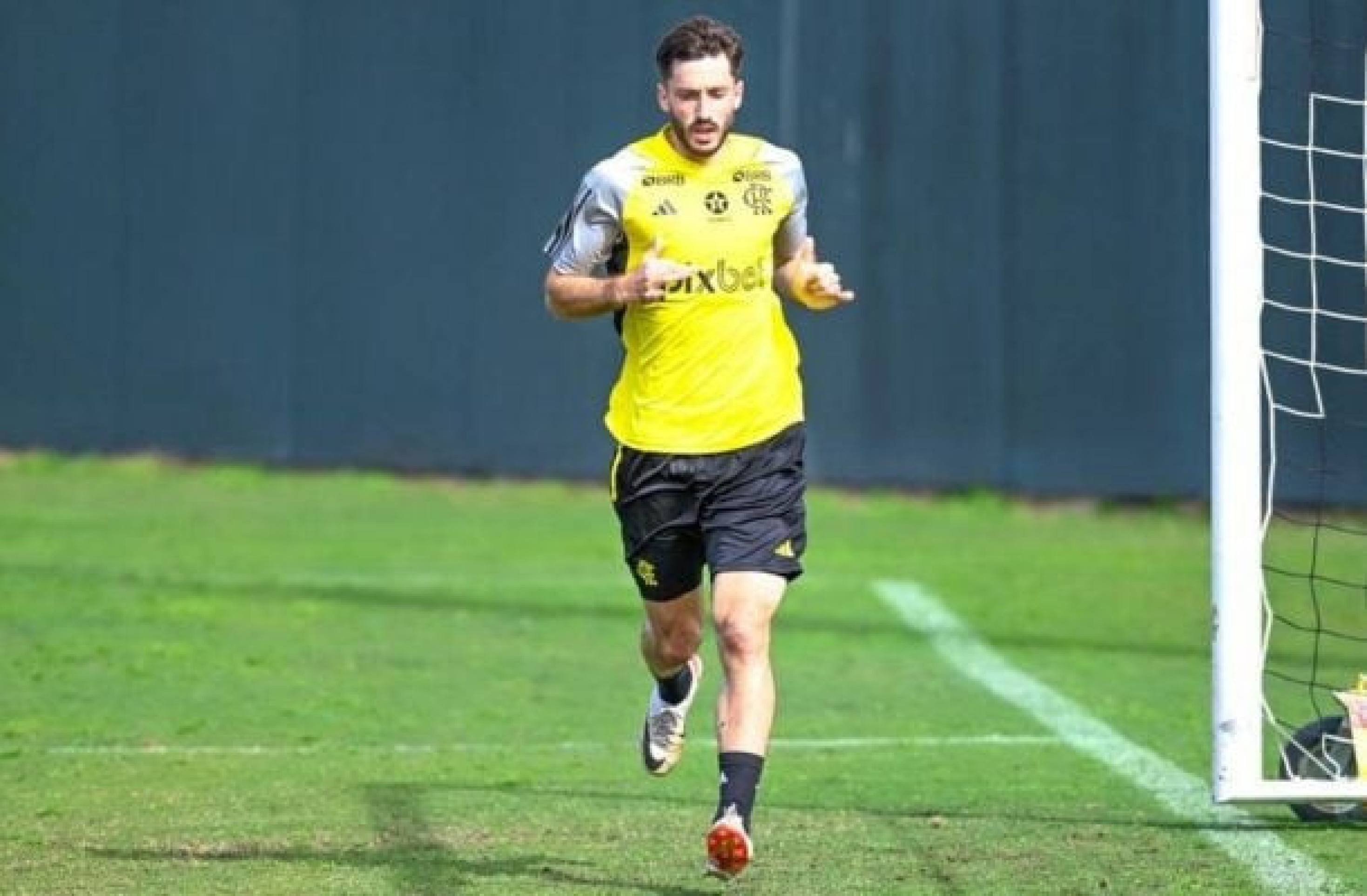 Após grave lesão pelo Flamengo, Viña volta a treinar no campo Após grave lesão pelo Flamengo, Viña volta a treinar no campo