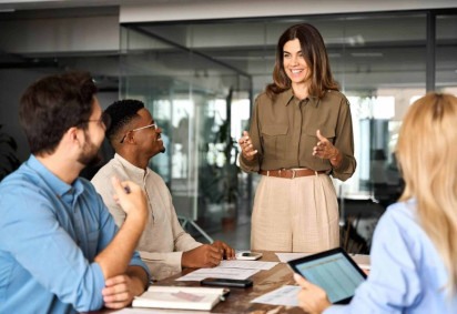 Mulheres que desenvolvem a comunicação assertiva posicionam-se com mais segurança (Imagem: insta_photos | Shutterstock)  -  (crédito: EdiCase)