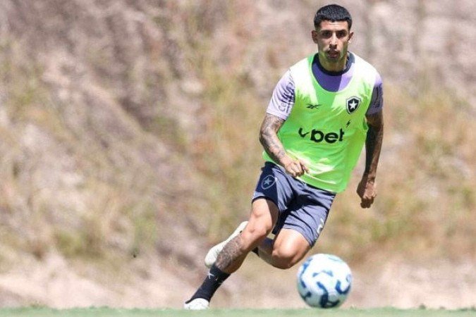 Santi Rodríguez já treina normalmente no Botafogo - (crédito: Foto: Vitor Silva/Botafogo) Santi Rodríguez já treina normalmente no Botafogo - (crédito: Foto: Vitor Silva/Botafogo)