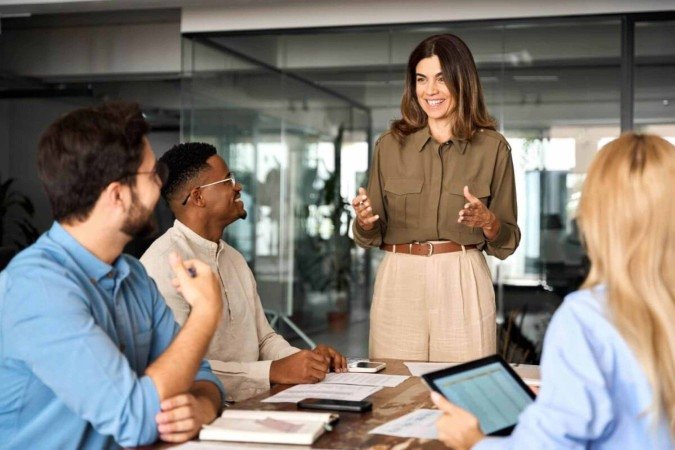 Mulheres que desenvolvem a comunicação assertiva posicionam-se com mais segurança (Imagem: insta_photos | Shutterstock) - (crédito: EdiCase) Mulheres que desenvolvem a comunicação assertiva posicionam-se com mais segurança (Imagem: insta_photos | Shutterstock) - (crédito: EdiCase)