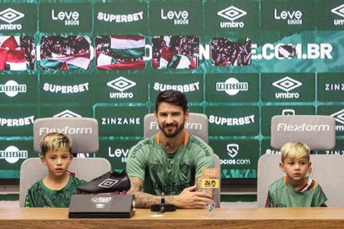 Everaldo se apresentou, de forma oficial, ao Fluminense, nesta sexta-feira (7) -  (crédito: Foto: Marcelo Gonçalves/FFC)