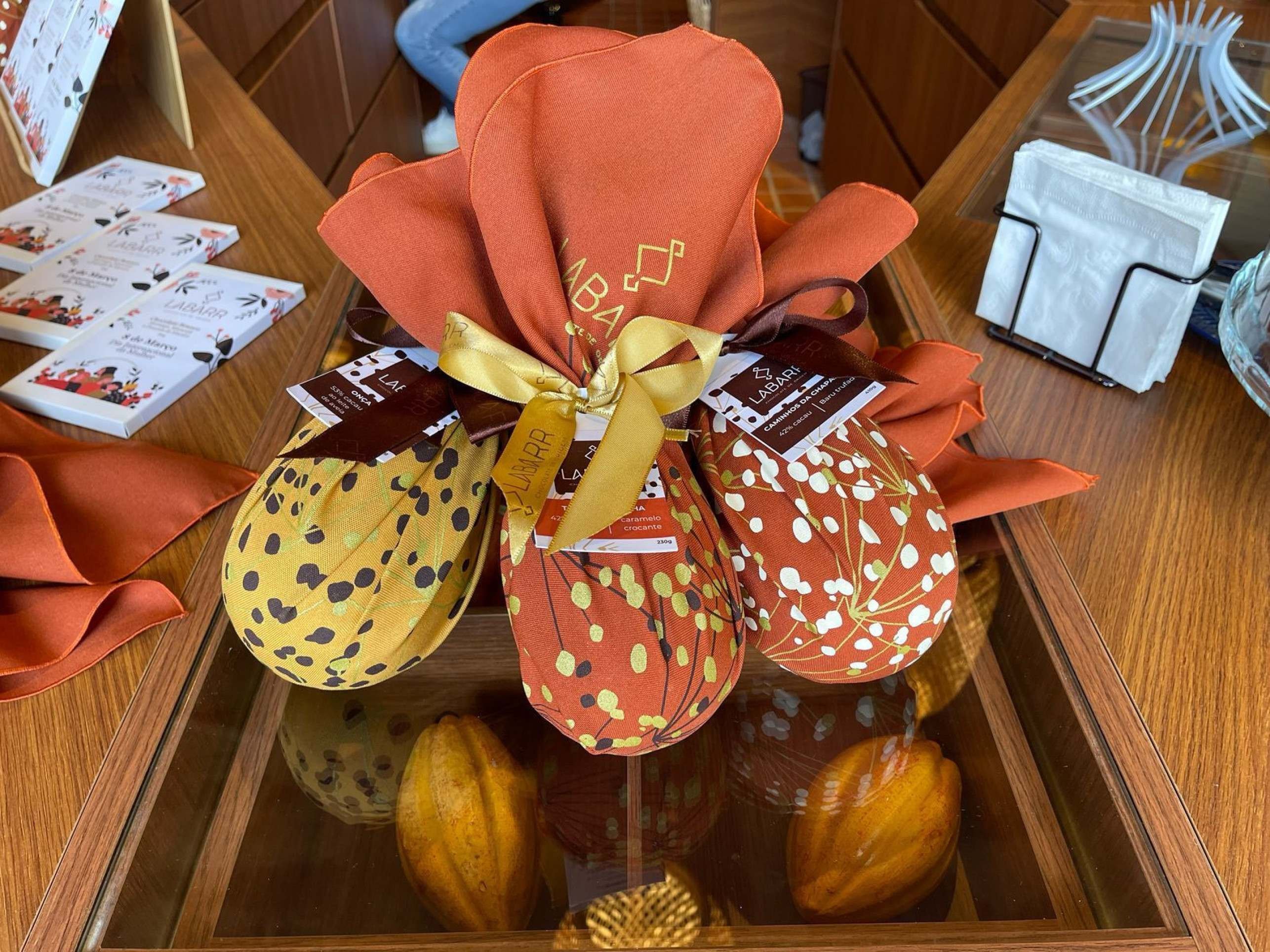 Ovos de chocolate da loja Labarr. Neste ano eles apostam em sabores do cerrado, como pequi e baru