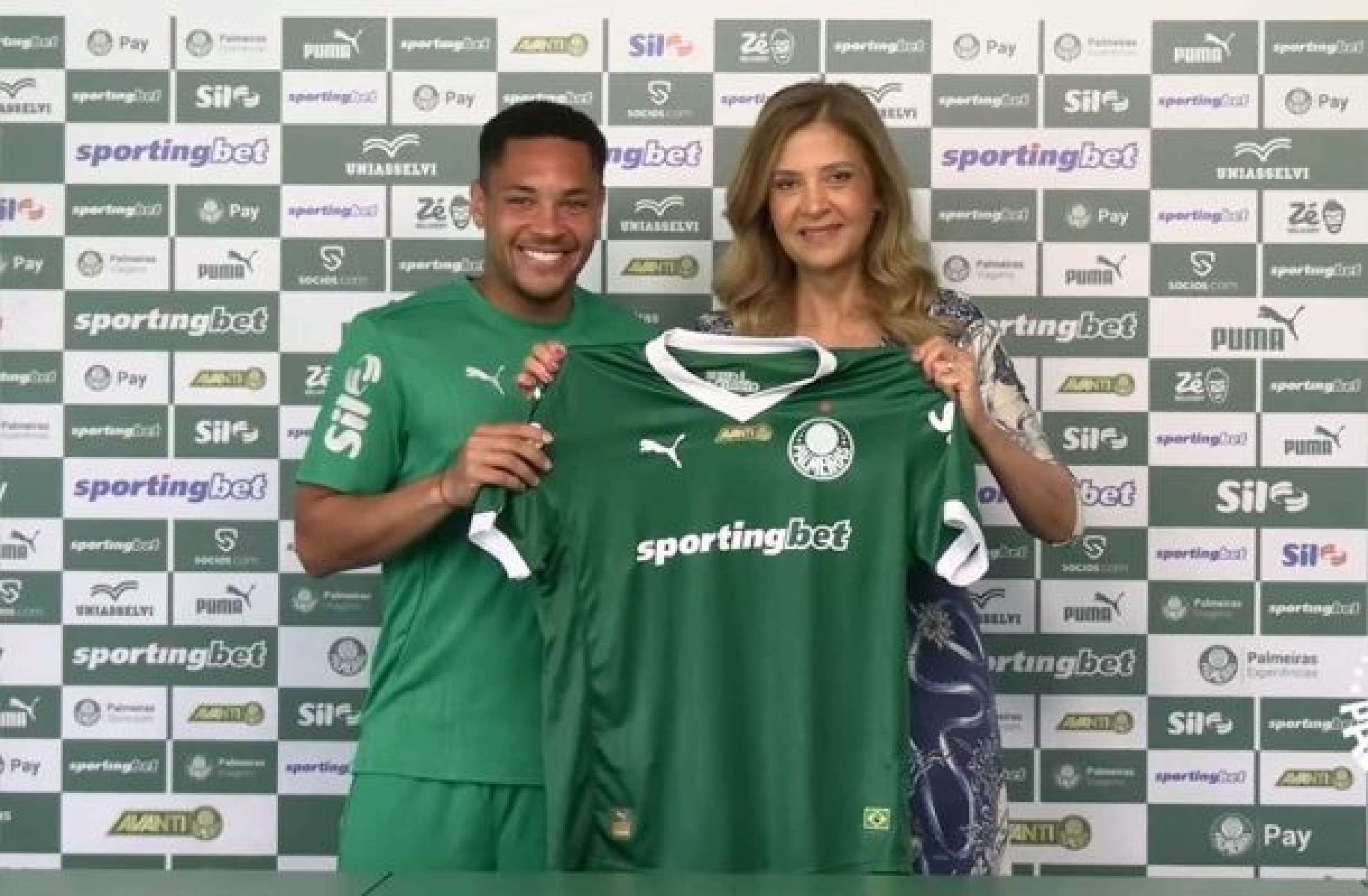 Vitor Roque é apresentado: ‘Desde que apareceu o Palmeiras, era sim ou sim’