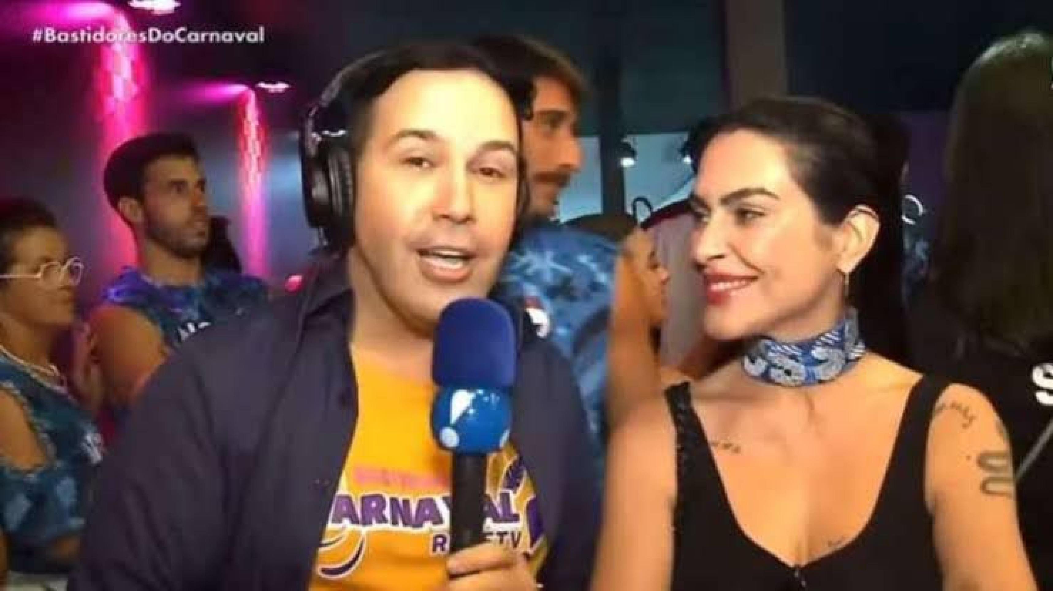 Cleo corrige repórter e deixa o profissional em saia justa