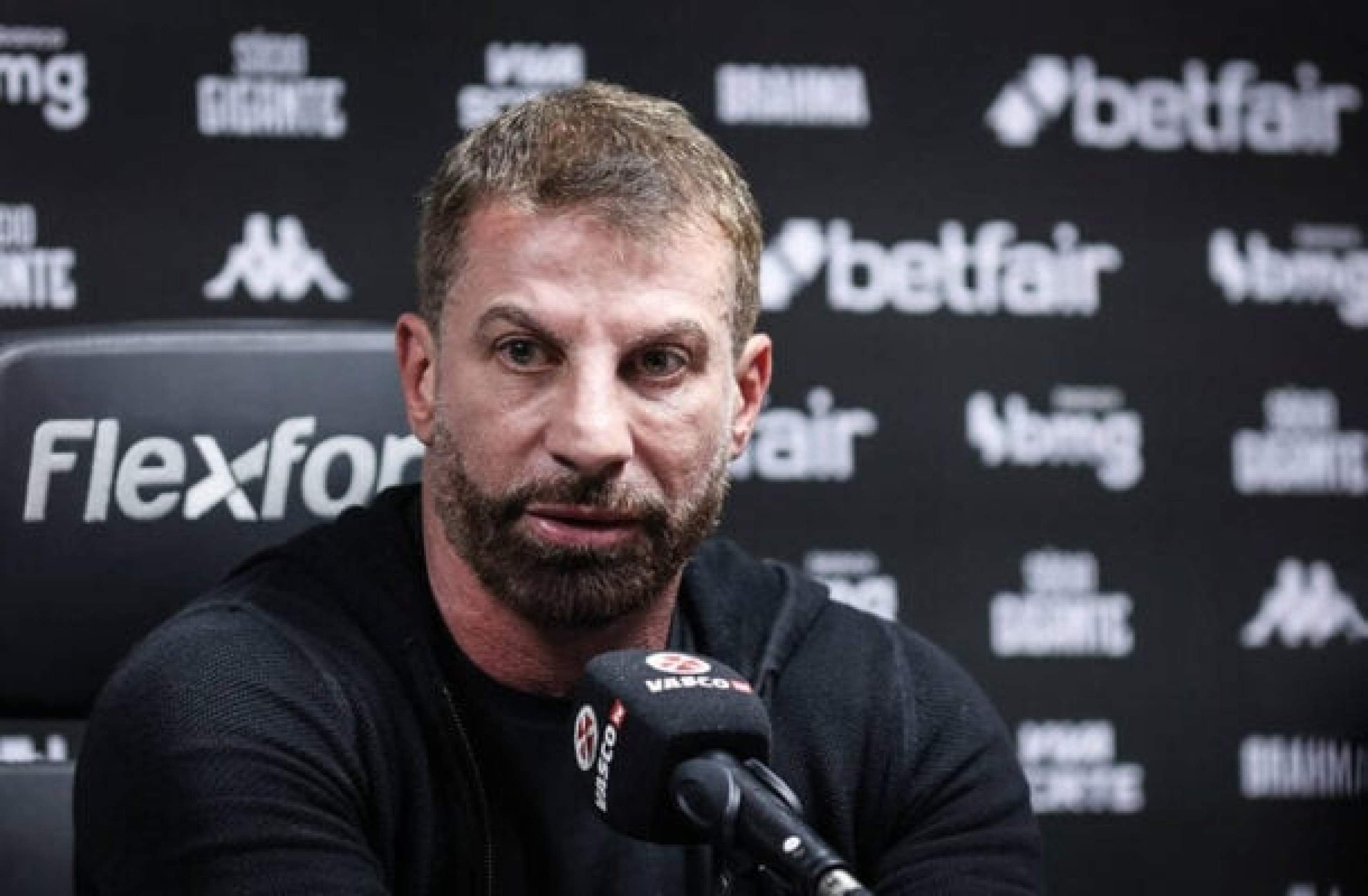 Pedrinho ironiza arbitragem após derrota do Vasco: ‘Parabéns’