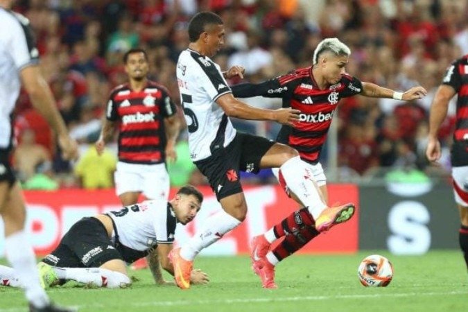Luiz Araújo (ao fundo) sai para comemorar gol da classificação do Flamengo - (crédito: Foto: Gilvan de Souza/Flamengo) Luiz Araújo (ao fundo) sai para comemorar gol da classificação do Flamengo - (crédito: Foto: Gilvan de Souza/Flamengo)