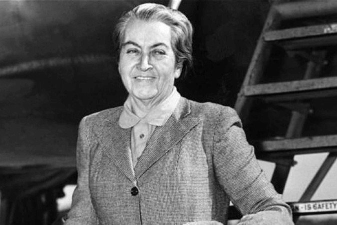 A poeta recebendo o Prêmio Nobel de Literatura em 1945 - (crédito: Getty Images) A poeta recebendo o Prêmio Nobel de Literatura em 1945 - (crédito: Getty Images)