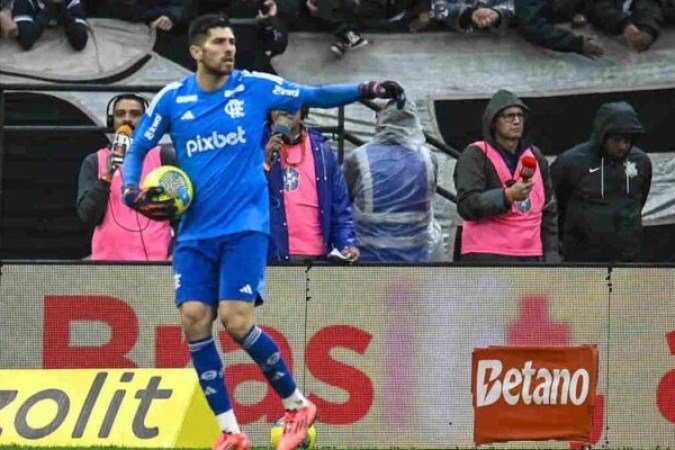 ROSSI - Não teve trabalho no primeiro tempo e não tinha o que fazer no gol de Nuno. Grande defesa no segundo tempo. NOTA 6,5. Foto: Marcelo Cortes/CRF