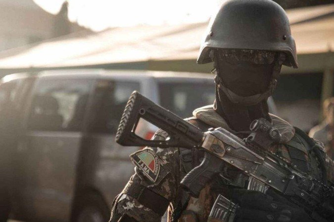 O capitão Ibrahim Traoré (à esquerda), de Burkina Faso, e o general Abdourahamane Tiani (à direita), do Níger, tomaram o poder por meio de golpes de Estado, prometendo combater os insurgentes - (crédito: BBC) O capitão Ibrahim Traoré (à esquerda), de Burkina Faso, e o general Abdourahamane Tiani (à direita), do Níger, tomaram o poder por meio de golpes de Estado, prometendo combater os insurgentes - (crédito: BBC)
