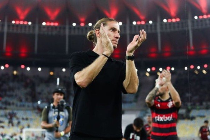 FILIPE LUÍS - Buscou soluções para sair da forte marcação do Vasco, fazendo o time girar a bola no primeirto tempo e apostar muito em Varela como elemento surpresa. Ganhou o jogo ao fazer três substituições na mesma hora aproveitando o cansaço do Vasco.  NOTA 7,0. Foto: Marcelo Cortes/Flamengo