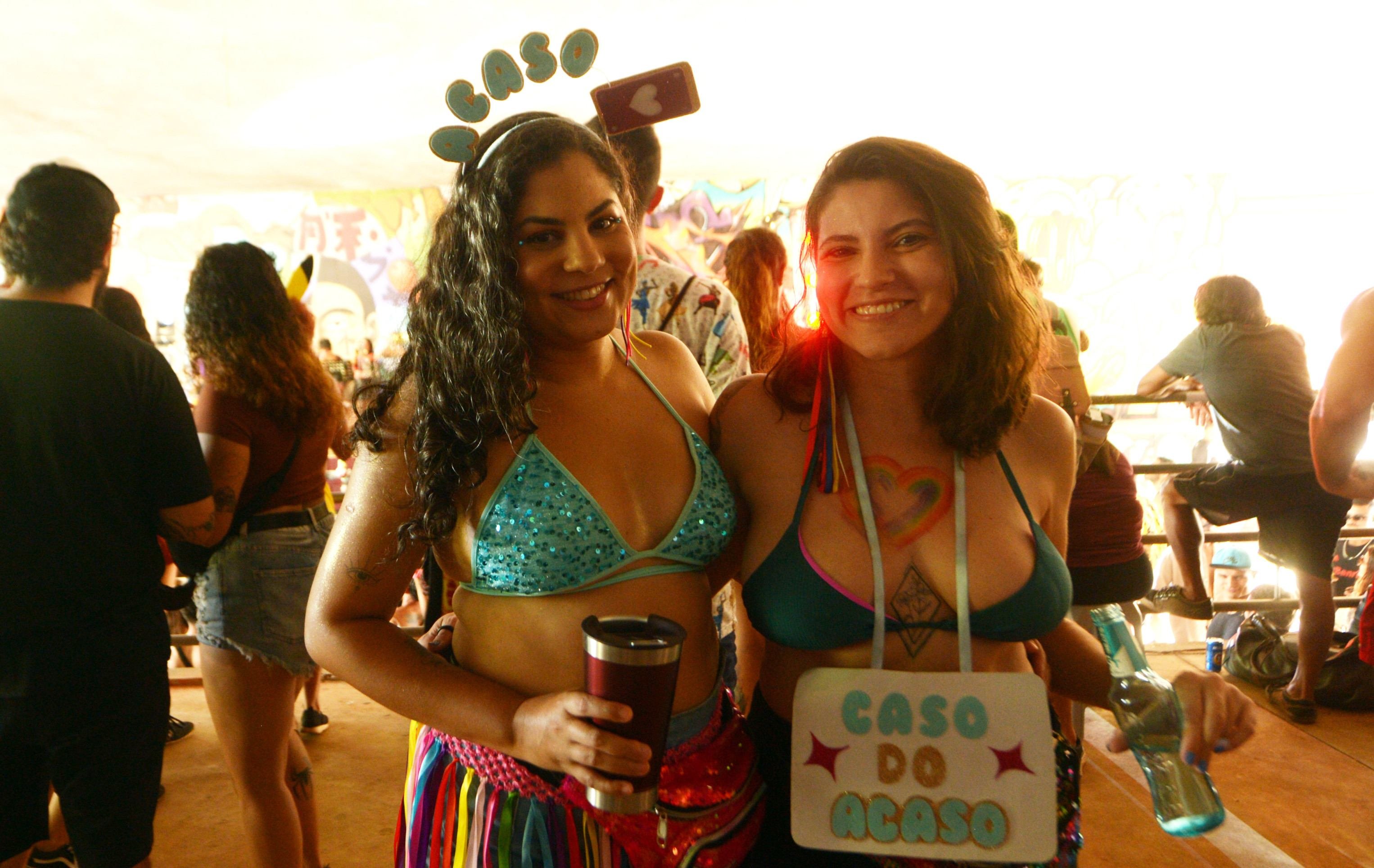  08/03/2025. Ed Alves CB/DA Press. Cidades.Bloco Vai com as Profanas. Na foto, Claudia Bisco e Lilian Couto. 