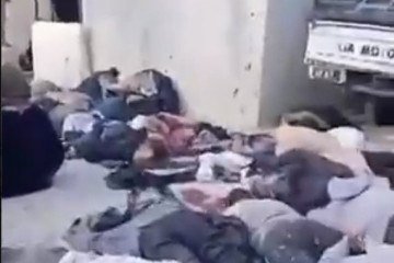 Corpos de alauítas jogados na rua, na região costeira ocidental da Síria 