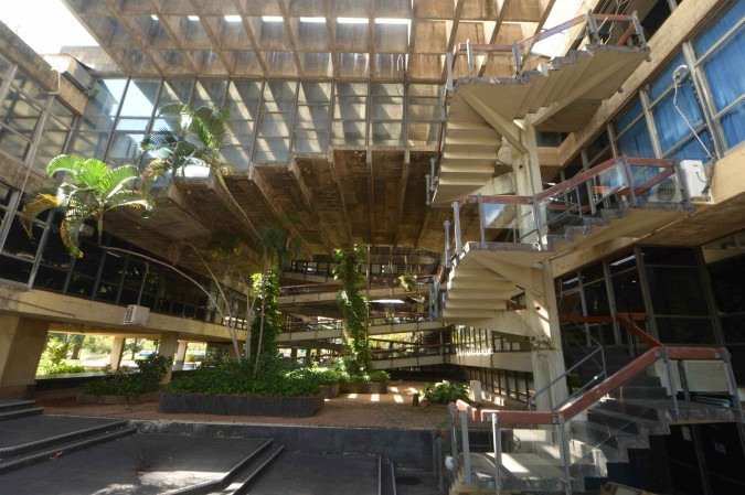  09/03/2025. Ed Alves CB/DA Press. Revista. Brutalismo, estilo Arquitetonico que Inspirou o filme que levou o Oscar de  Melhor Filme. Predio da Reitoria - UnB.  