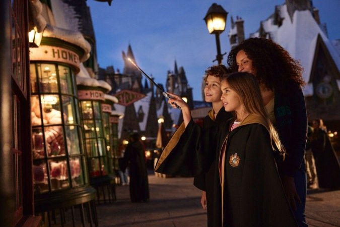 Varinhas interativas de última geração e feitiços aprimorados chegam ao Universal Orlando Resort em março - (crédito: Uai Turismo) Varinhas interativas de última geração e feitiços aprimorados chegam ao Universal Orlando Resort em março - (crédito: Uai Turismo)