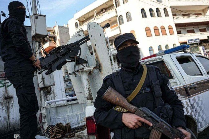 Forças de segurança da Síria são acusadas de matar centenas de civis; o que se sabe - (crédito: BBC Geral) Forças de segurança da Síria são acusadas de matar centenas de civis; o que se sabe - (crédito: BBC Geral)