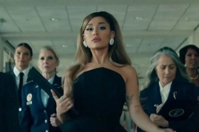 Ariana Grande: O significado do azul em “Brighter Days” - (crédito: TMJBrazil) Ariana Grande: O significado do azul em “Brighter Days” - (crédito: TMJBrazil)