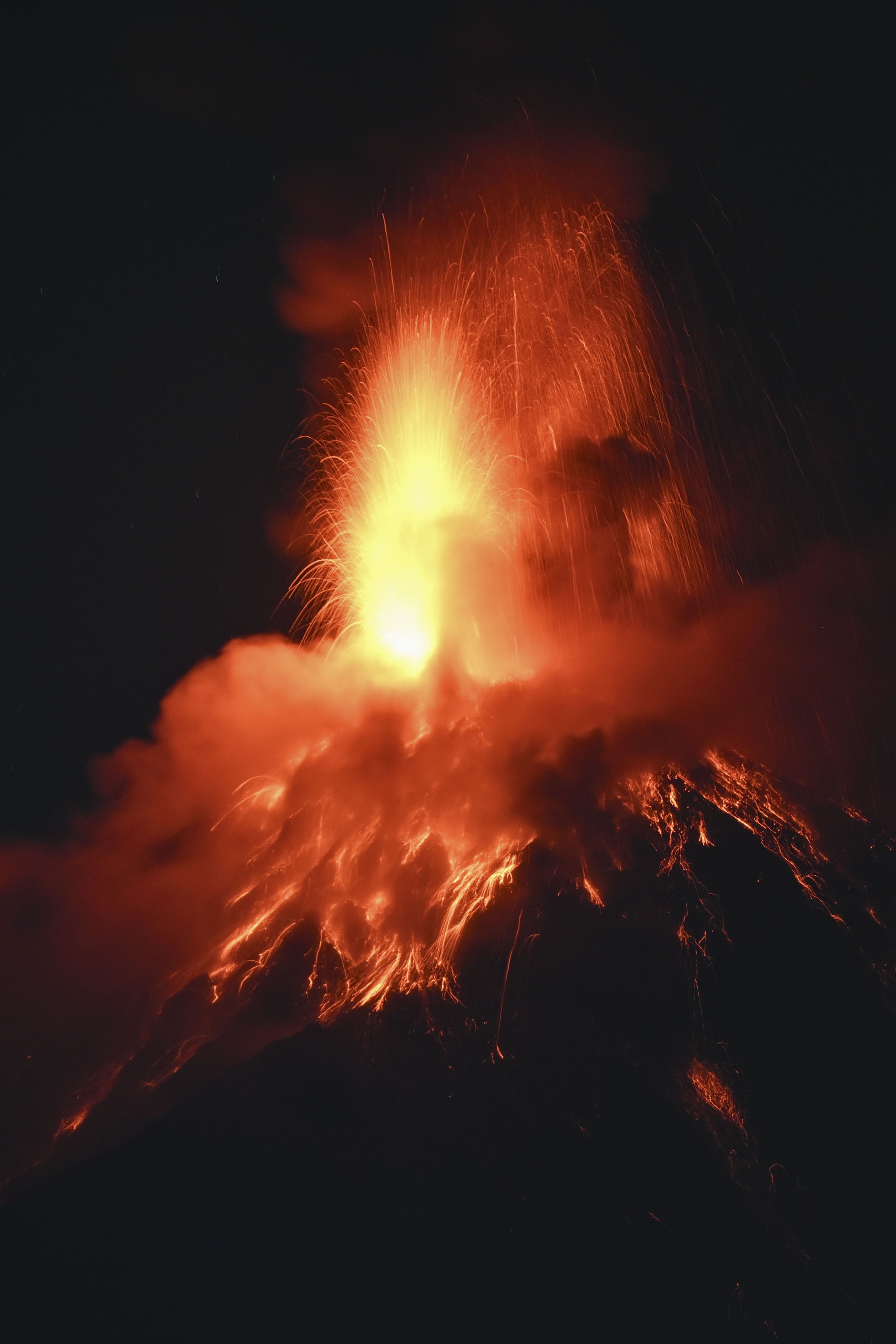 A ltima grande erupo do Vulco de Fogo ocorreu em maio de 2023 e levou  evacuao de cerca de 1.200 pessoas.      