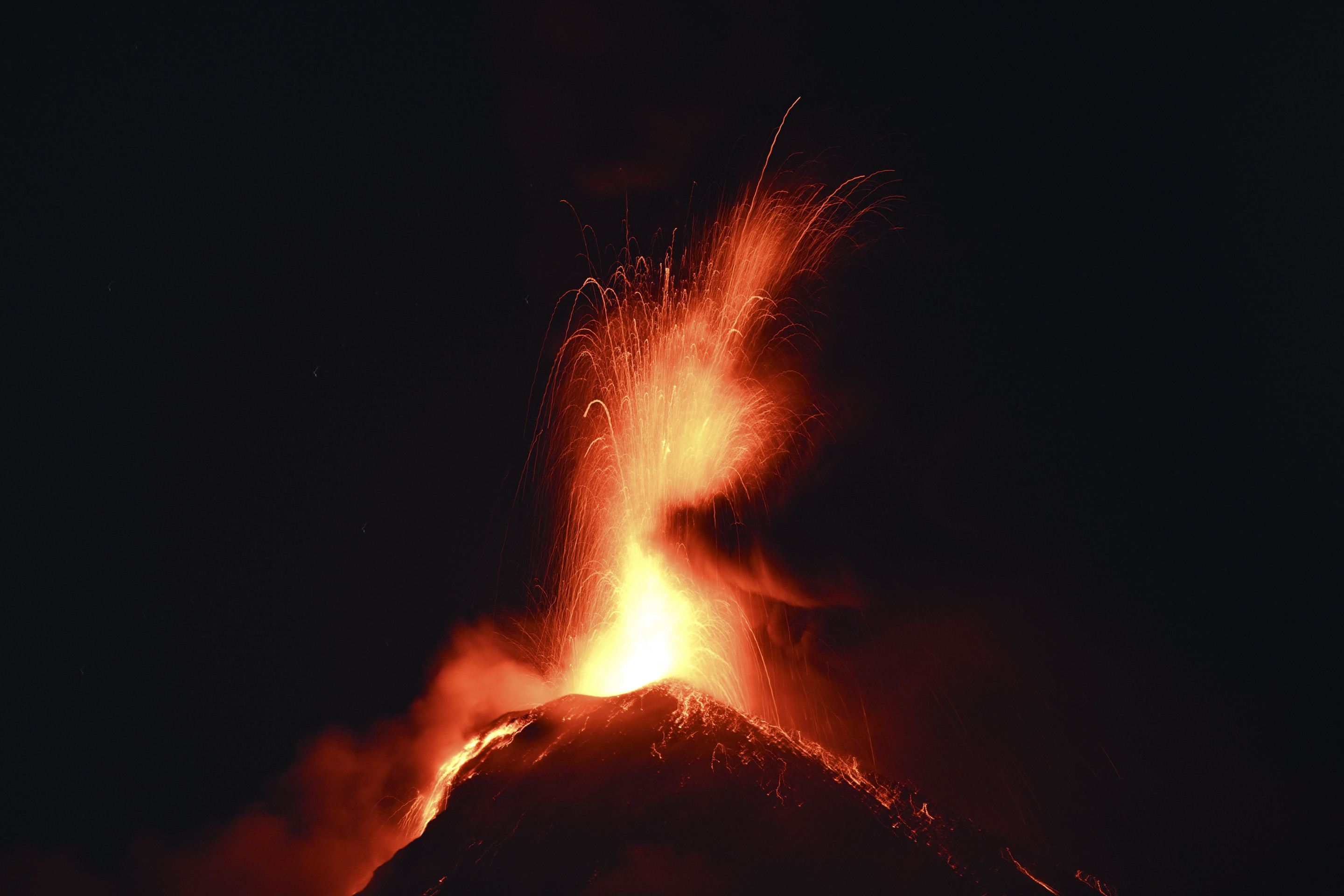 A ltima grande erupo do Vulco de Fogo ocorreu em maio de 2023 e levou  evacuao de cerca de 1.200 pessoas.      