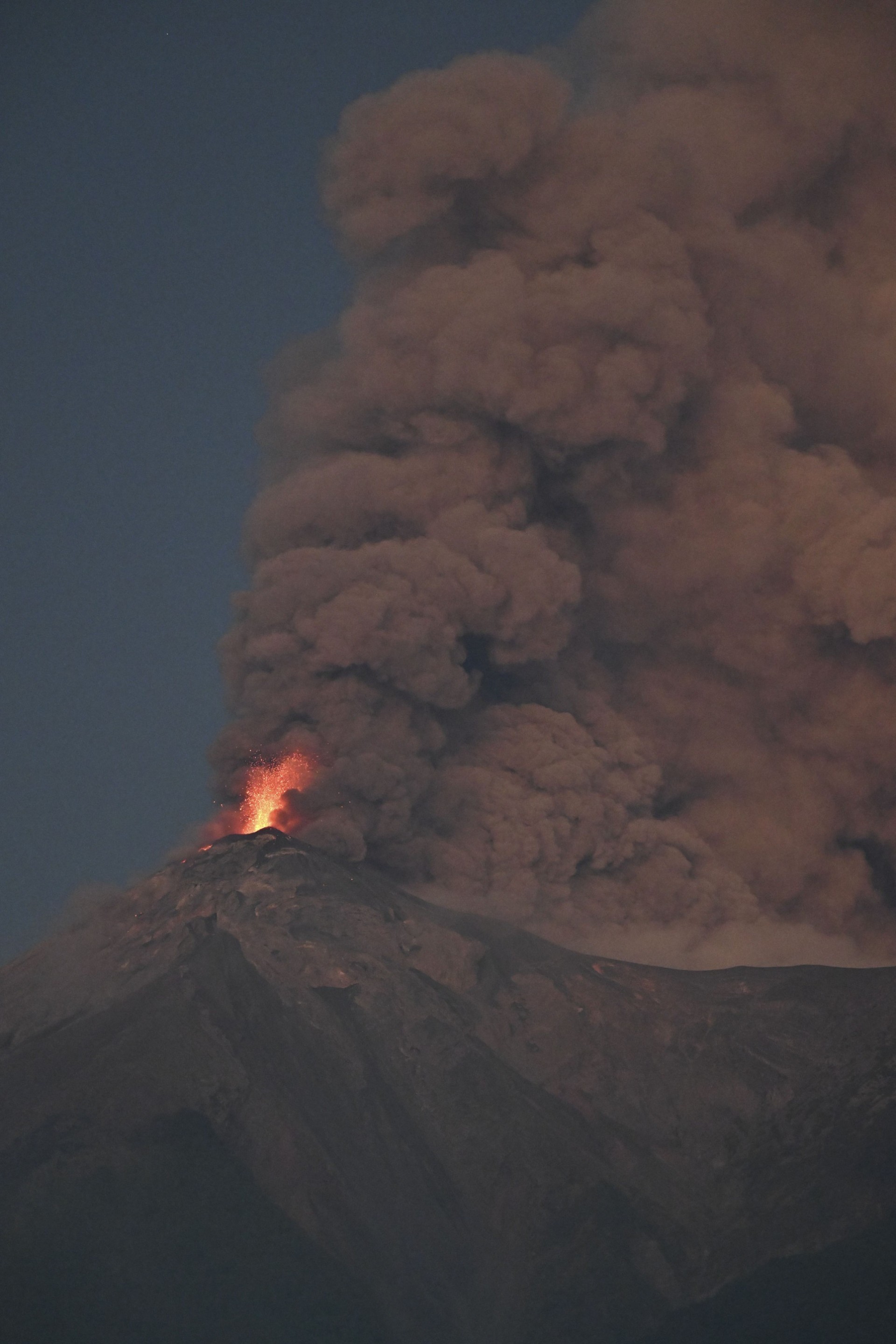 A ltima grande erupo do Vulco de Fogo ocorreu em maio de 2023 e levou  evacuao de cerca de 1.200 pessoas.      