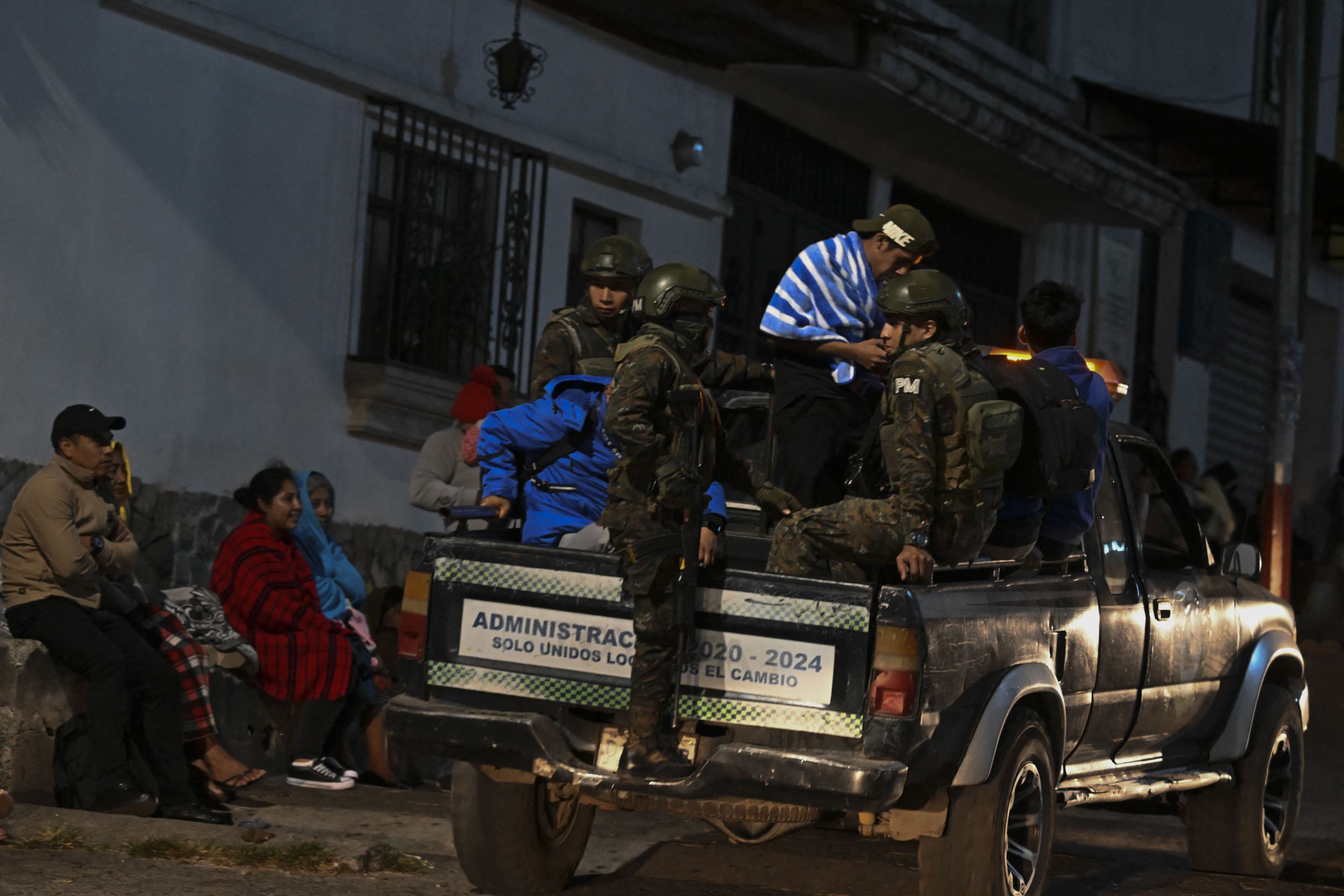 Mil pessoas tiveram que sair de suas casas na manh desta segunda-feira (10/3) aps uma nova erupo do Vulco de Fogo, na Guatemala            