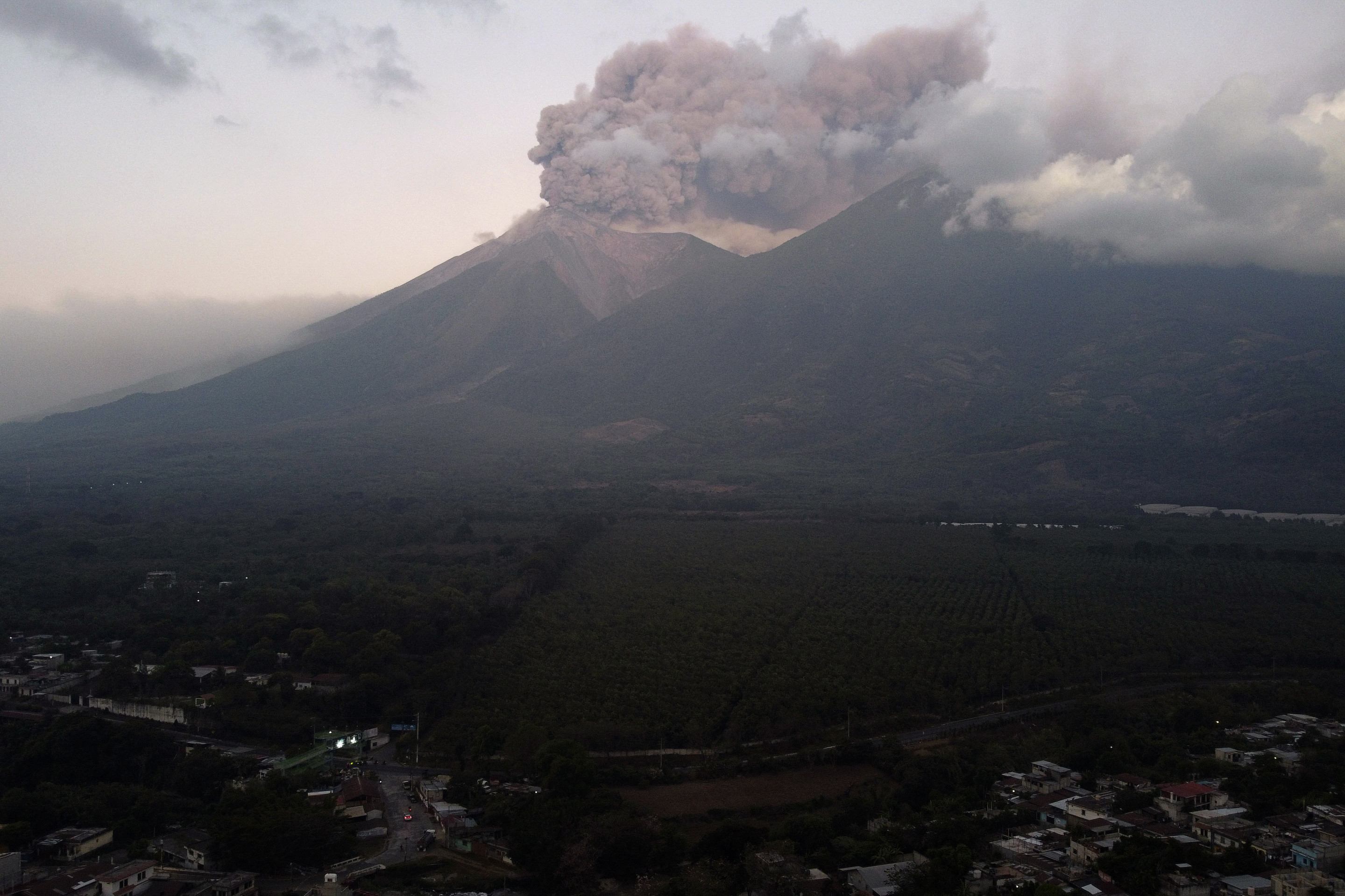 A ltima grande erupo do Vulco de Fogo ocorreu em maio de 2023 e levou  evacuao de cerca de 1.200 pessoas.      