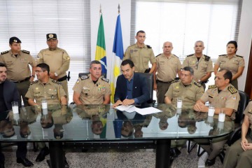 O novo concurso foi anunciado em outubro do ano passado. Na ocasião o governador também realizou a entrega de 50 patrulhas para a PMTO -  (crédito: Reprodução/Governo de Tocantins)