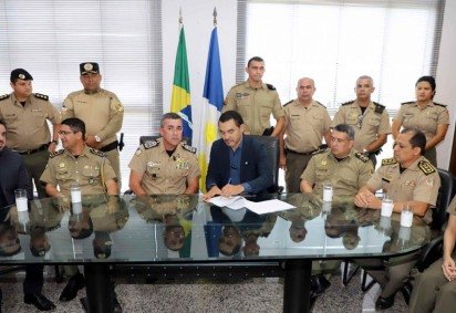 O novo concurso foi anunciado em outubro do ano passado. Na ocasião o governador também realizou a entrega de 50 patrulhas para a PMTO -  (crédito: Reprodução/Governo de Tocantins)
