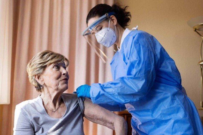 Os cientistas Katalin Karikó e Drew Weissman receberam o Prêmio Nobel de Medicina em 2023 por suas contribuições para o desenvolvimento de vacinas durante a pandemia - (crédito: Getty Images) Os cientistas Katalin Karikó e Drew Weissman receberam o Prêmio Nobel de Medicina em 2023 por suas contribuições para o desenvolvimento de vacinas durante a pandemia - (crédito: Getty Images)