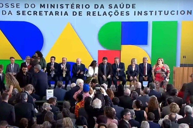 Presidente Lula dá posse aos novos ministros da Saúde e da Secretaria de Relações Institucionais - (crédito: Reprodução/YouTube/Canal do Lula) Presidente Lula dá posse aos novos ministros da Saúde e da Secretaria de Relações Institucionais - (crédito: Reprodução/YouTube/Canal do Lula)