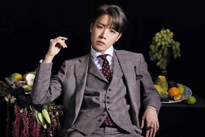 O lançamento de ‘Sweet Dreams’ de J-Hope com Miguel -  (crédito: TMJBrazil)