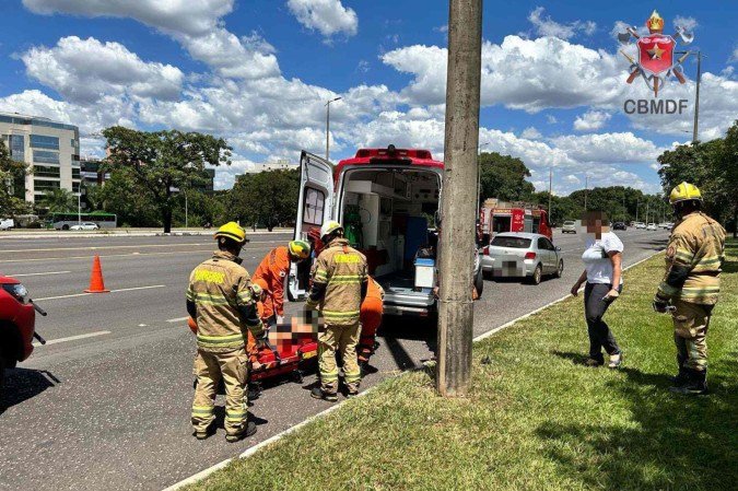O acidente ocorreu no Eixão Norte, na altura da quadra 113, sentido aeroporto - (crédito: CBMDF) O acidente ocorreu no Eixão Norte, na altura da quadra 113, sentido aeroporto - (crédito: CBMDF)