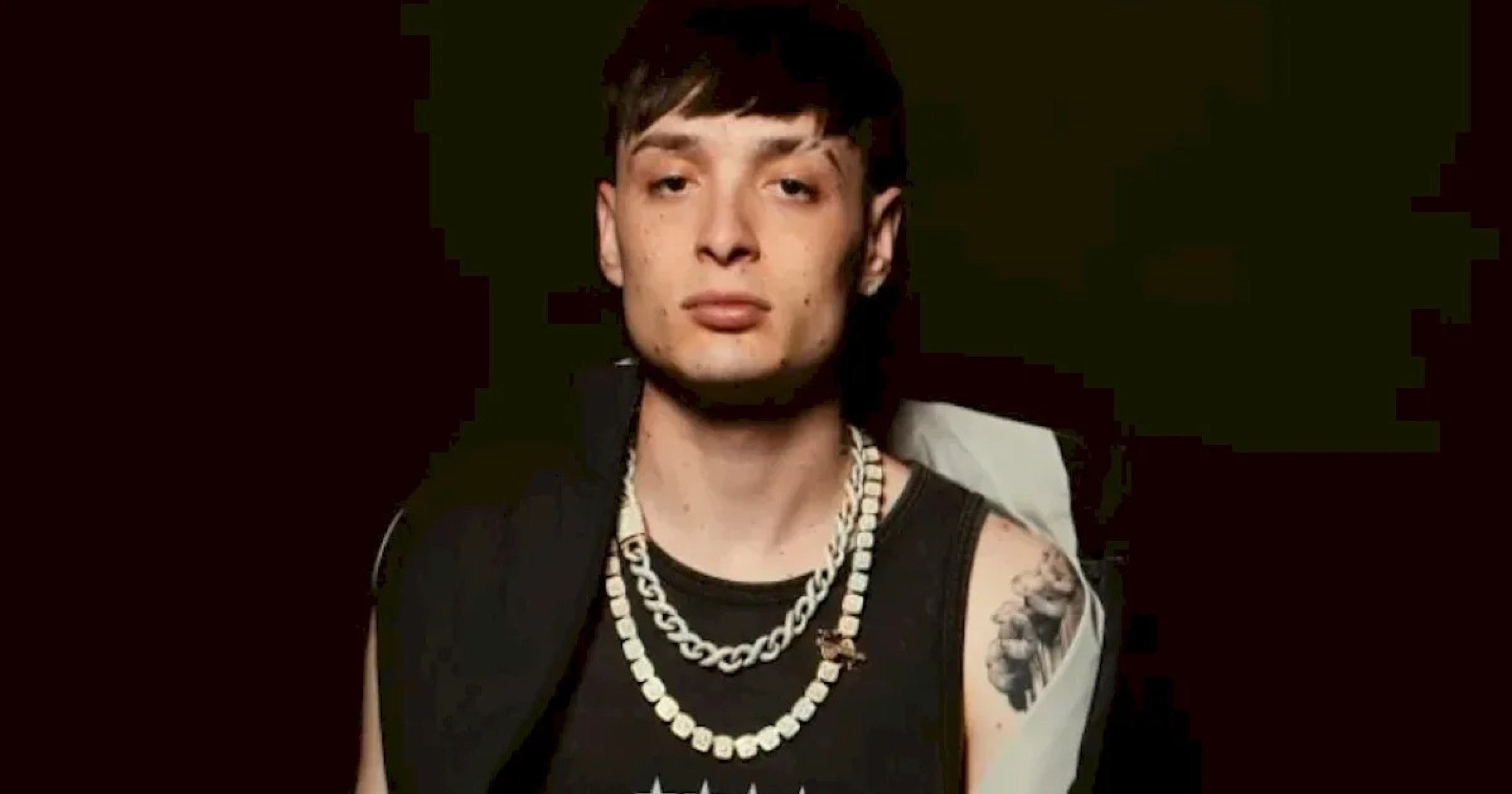 Peso Pluma brilha na cerimônia do BMI Latin Awards