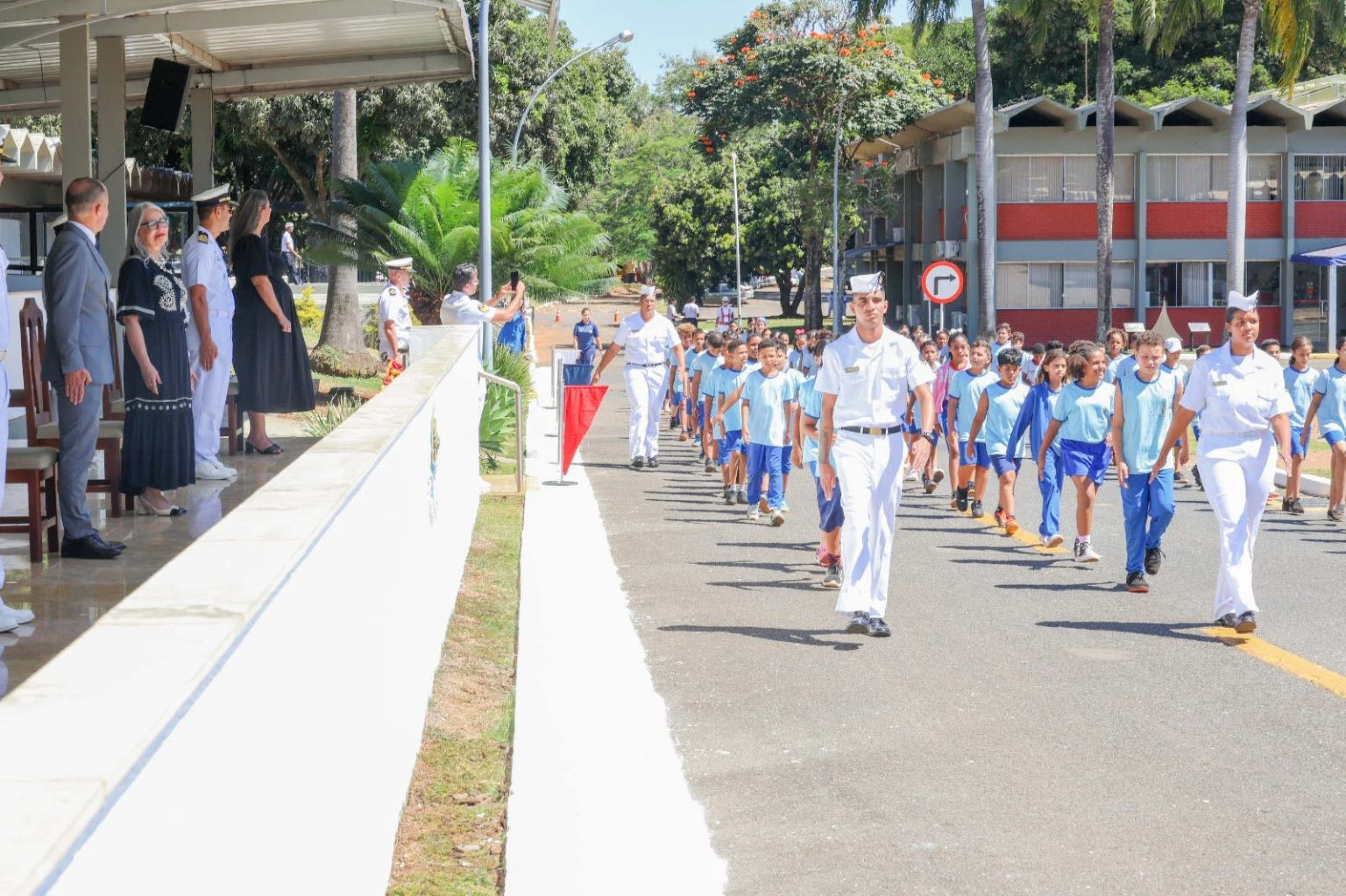 Educação e Marinha vão oferecer atividades esportivas para 300 alunos no DF