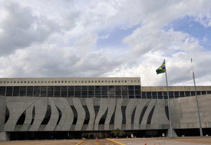 A jornada é de 20 horas semanais, com bolsa-auxílio de R$ 1.525 e auxílio-transporte de R$ 13,50 por dia estagiado -  (crédito: Minervino Júnior/CB/D.A.Press)