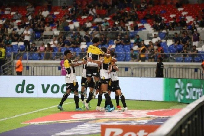 Jogadores do Tigre comemoram gol na vitória sobre o Remo, no Mangueirão - (crédito: Foto: Celso da Luz/Cricipuma EC) Jogadores do Tigre comemoram gol na vitória sobre o Remo, no Mangueirão - (crédito: Foto: Celso da Luz/Cricipuma EC)