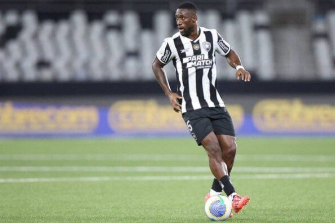 Bastos foi convocado pela seleção da Angola -  (crédito: Foto: Vitor Silva/Botafogo)