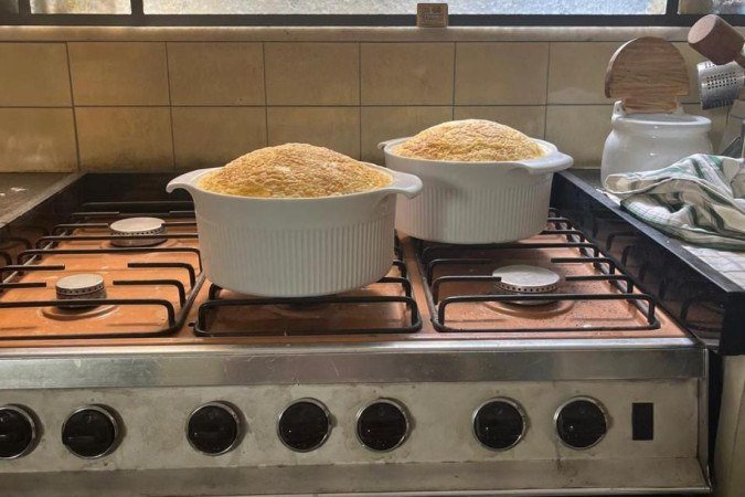 Receita de Eunice Paiva para o suflê no caderno de sua filha, Nalu - (crédito: Ana Lúcia Paiva) Receita de Eunice Paiva para o suflê no caderno de sua filha, Nalu - (crédito: Ana Lúcia Paiva)