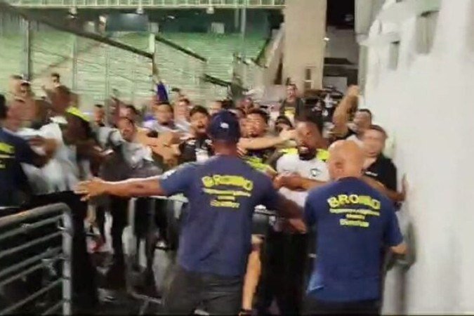 Atlético e Botafogo terminou em confusão, na Arena Independência, pelo Brasileirão-2024 - (crédito: Foto: Marcellus Madureira/j10) Atlético e Botafogo terminou em confusão, na Arena Independência, pelo Brasileirão-2024 - (crédito: Foto: Marcellus Madureira/j10)