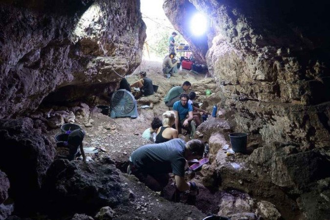 Descoberta Revela: Homo Sapiens e Neandertais Compartilharam Conhecimentos e Tradições