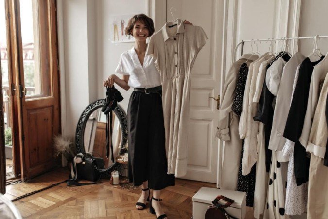 Com algumas adaptações é possível reutilizar roupas no outono (Imagem: Look Studio | Shutterstock) - (crédito: EdiCase) Com algumas adaptações é possível reutilizar roupas no outono (Imagem: Look Studio | Shutterstock) - (crédito: EdiCase)