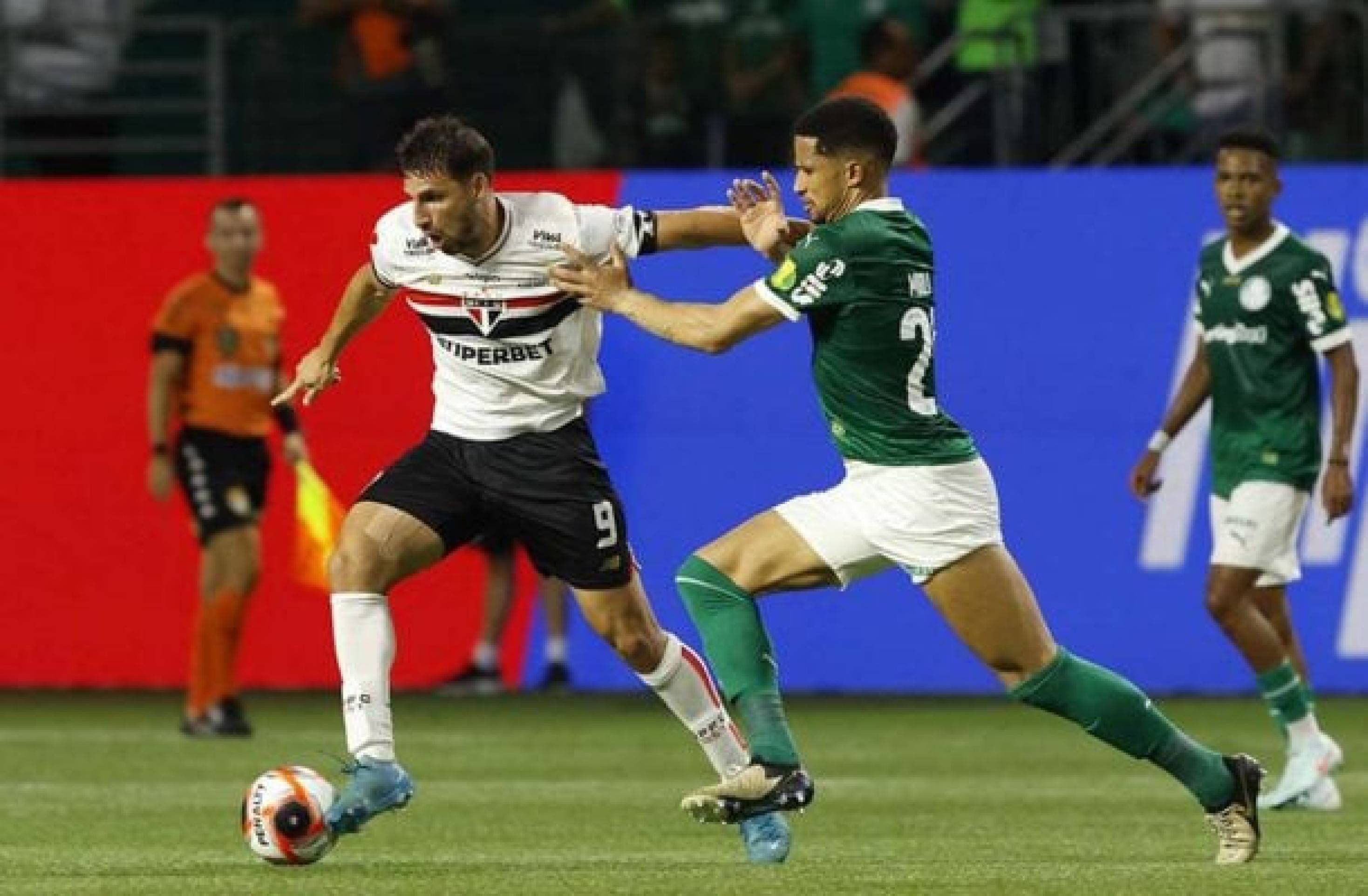 Calleri reclama da arbitragem após eliminação do São Paulo: ‘Teria que ir ao VAR’